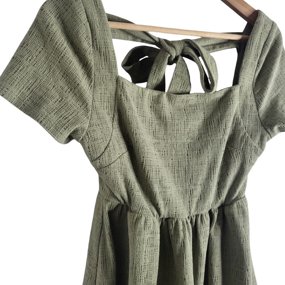 Green Short Sleeve Dress with Bow Back - Picture 3 of 8